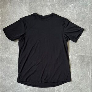 Men’s black lululemon tee shirt​
